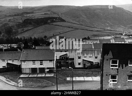 Blick von der Spitze des Penrhys Community Center mit dem schlägt vor Ort für private Wohnungsentwicklung. 2.. Dezember 1971. Stockfoto