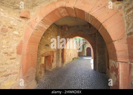 Torbogen an der historischen Festung in Rüsselsheim am Rhein, Hessen, Deutschland Stockfoto