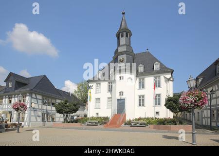 Barocke Hugenottenkirche, erbaut 1700-1705, am Alten Marktplatz, in Usingen im Taunus, Hessen, Deutschland Stockfoto