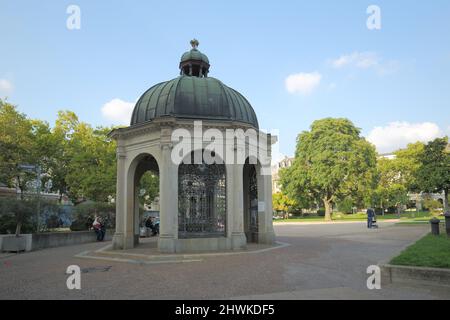 Neorenaissance-Tempel, mit Kochbrunnen am Kranzplatz, in Wiesbaden, Hessen, Deutschland Stockfoto
