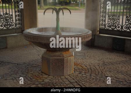 Kochbrunnen als Natriumchlorid-Thermalquelle in Wiesbaden, Hessen, Deutschland Stockfoto