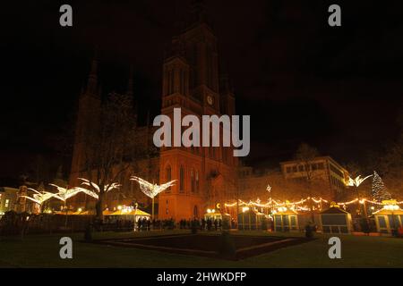 Sternschnuppenmarkt am Marktplatz mit Marktkirche bei Nacht, in Wiesbaden, Hessen, Deutschland Stockfoto