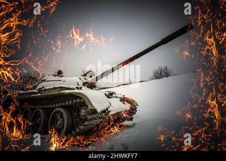 Das Militär zerstörte den feindlichen Panzer Stockfoto