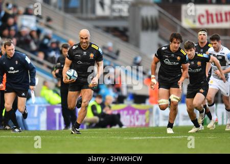 Exeter, Devon, Großbritannien. 6.. März 2022. Olly Woodburn von Exeter Chiefs macht beim Gallagher Premiership Rugby-Spiel zwischen Exeter Chiefs und Sale Sharks am 6. März 2022 in Sandy Park, Exeter, einen tollen Run auf den Flügel. Foto von Scott Boulton. Nur zur redaktionellen Verwendung, Lizenz für kommerzielle Nutzung erforderlich. Keine Verwendung bei Wetten, Spielen oder Veröffentlichungen einzelner Clubs/Vereine/Spieler. Kredit: UK Sports Pics Ltd/Alamy Live Nachrichten Stockfoto