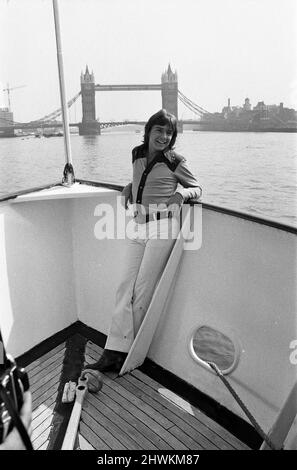 Während seines Besuchs in London bleibt David Cassidy an Bord der 120 m langen Luxusyacht „Ocean Saber“, die er persönlich gechartert hat und an der Themse am Tower Pier festmacht. 6.. September 1972. Stockfoto