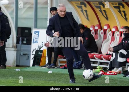 Perugia, Italien. 06. Mär, 2022. massimiliano alvini (Trainer perugia calcio) während AC Perugia gegen US Lecce, Italienisches Fußballspiel der Serie B in Perugia, Italien, 06 2022. März Quelle: Independent Photo Agency/Alamy Live News Stockfoto