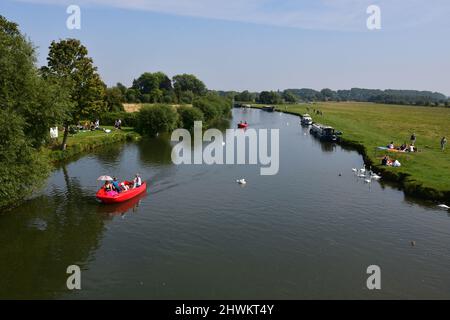 Themse, Lechlade, Gloucestershire, Cotswolds, England, VEREINIGTES KÖNIGREICH Stockfoto