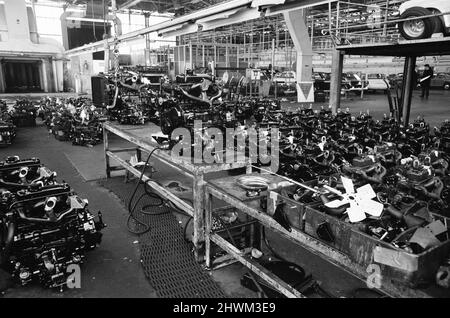 Streikaktion Motor Industry, Birmingham, zur Unterstützung des ersten offiziellen eintägigen Streiks gegen das Industrial Relations Bill, Birmingham, Montag, 1.. März 1971. Mitglieder der Amalgamated Union of Engineering Workers, die sich gegen das Gesetz über Arbeitsbeziehungen eingesetzt haben. Stockfoto