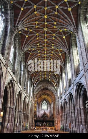 Kirchenschiff und Altar der Kathedrale von Chester, Chester, Cheshire, England, Vereinigtes Königreich Stockfoto