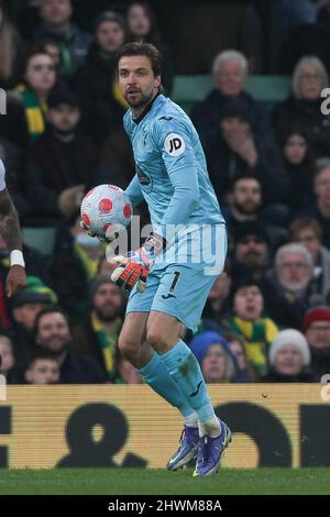 Norwich, Großbritannien. 06. März 2022. Norwich City Torwart Tim Krul in Aktion während des Premier League-Spiels zwischen Norwich City und Brentford in der Carrow Road, Norwich, England am 5. März 2022. Foto von Ken Sparks. Nur zur redaktionellen Verwendung, Lizenz für kommerzielle Nutzung erforderlich. Keine Verwendung bei Wetten, Spielen oder Veröffentlichungen einzelner Clubs/Vereine/Spieler. Kredit: UK Sports Pics Ltd/Alamy Live Nachrichten Stockfoto