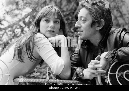 Jane Birkin & Serge Gainsbourg, gemeinsam zu Hause in Paris, Frankreich, am Sonntag, 7.. Mai 1972. Stockfoto