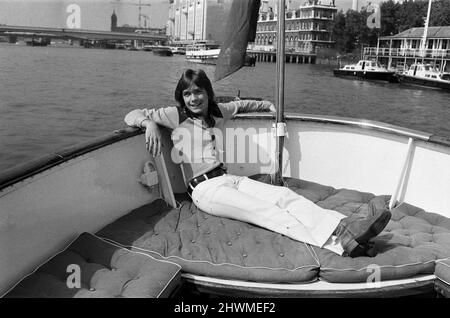 Während seines Besuchs in London bleibt David Cassidy an Bord der 120 m langen Luxusyacht „Ocean Saber“, die er persönlich gechartert hat und an der Themse am Tower Pier festmacht. 6.. September 1972. Stockfoto