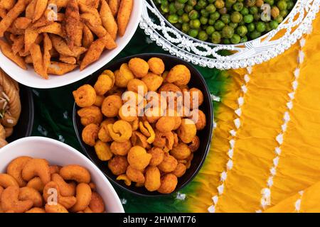 Salted Namkeen Corn Topi Ist Geröstete Tea Time-Mischung Auch Chatpata Namkin Masala Chakhna Genannt Wird Vor Allem Auf Festivals Wie Holi, Deepawali, Raks Genossen Stockfoto