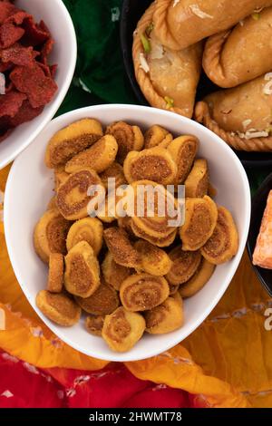 Tangy Namkeen Masala Pinwheels Bhakharwadi, Bhakarvadi, Bakar Oder Bakarwadi Ist Beliebt In Maharathi, Gujrati Und Maharashtrian Tradition. Essen Thema Fo Stockfoto