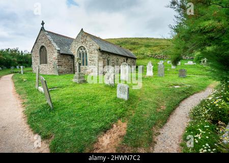 Denkmalgeschützte Kirche von England, 1. Klasse, von historischem Interesse, datiert aus dem 13.. Jahrhundert, erbaut nach einem dreisaaligen Design und bekannt als die Kirche der Stürme du Stockfoto