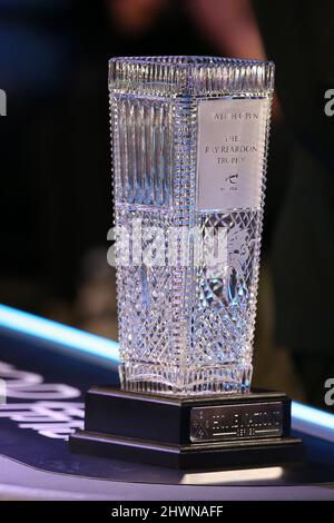 Newport, Großbritannien. 06. März 2022. Die Trophäe „Ray Reardon“. BetVictor Welsh Open Snooker 2022, Finale im International Convention Center Wales, The Celtic Manor Resort, Newport on Sunday 6. March 2022. PIC by Andrew Orchard/Andrew Orchard Sports Photography/Alamy Live News Credit: Andrew Orchard Sports Photography/Alamy Live News Stockfoto