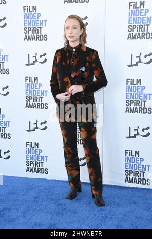 Los Angeles, USA. 06. März 2022. Hannah Einbinder kommt bei den Film Independent Spirit Awards 2022 an, die am Sonntag, dem 6. März 2022, am Santa Monica Beach in Santa Monica, CA, verliehen wurden. (Foto: Sthanlee B. Mirador/Sipa USA) Quelle: SIPA USA/Alamy Live News Stockfoto