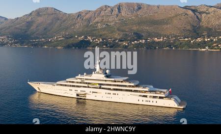 Die zweitgrößte Yacht der Welt, „Eclipse“, gehört dem russischen Milliardär Oligarch Roman Abramovich. Eine der teuersten Yachten, Bild-Foto Stockfoto