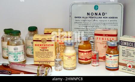 Alte Penicillin-Arzneimittel zeigen zwischen 1950 und 1960s Stockfoto