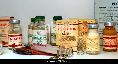 Alte Penicillin-Arzneimittel zeigen zwischen 1950 und 1960s Stockfoto