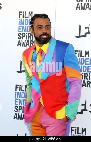 6. März 2022, Santa Monica, CA, USA: LOS ANGELES - 6. DEZEMBER: Daveed Diggs bei den Film Independent Spirit Awards 2022 kommt am 6. Dezember 2022 in Santa Monica, CA, am Santa Monica Beach an (Bild: © Kay Blake/ZUMA Press Wire) Stockfoto