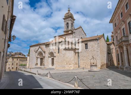 San Quirico d'Orcia (Toscana, Italien) - die Renaissance-Stadt der Toskana, im Frühling, mit historischem Zentrum im Val d'Orcia Wahrzeichen. Stockfoto