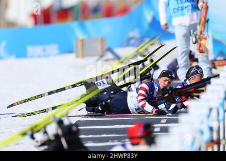 Oksana Masters (USA), 5. MÄRZ 2022 - Biathlon: Frauen-Sprint 6km während der Paralympischen Winterspiele 2022 in Peking im National Biathlon Center in Zhangjiakou, Hebei, China. (Foto von Yohei Osada/AFLO SPORT) Stockfoto