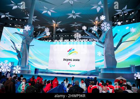 Peking, China. 5. März 2022. Allgemeine Ansicht, 5. März 2022 - Ski alpin : Medaillenübergabe für Abfahrt auf der Yanqing Paralympischen Medaillenplatz während der Paralympischen Winterspiele in Peking 2022 in China. Kredit: MA SPORT/AFLO/Alamy Live Nachrichten Stockfoto