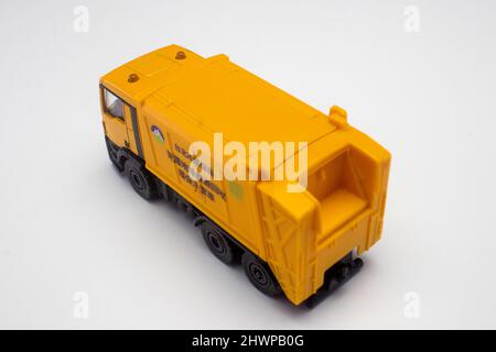 Diecast Spielzeug Auto Müllwagen mit oranger Farbe Stockfoto