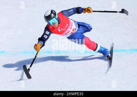 Peking, China. 5. März 2022. Hiraku Misawa (JPN) Alpine Skiing: Männer-Abfahrt während der Paralympischen Winterspiele 2022 in Peking im Nationalen Alpinen Ski-Zentrum in Peking, China. Quelle: Naoki Nishimura/AFLO SPORT/Alamy Live News Stockfoto