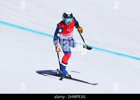 Peking, China. 5. März 2022. Hiraku Misawa (JPN) Alpine Skiing: Männer-Abfahrt während der Paralympischen Winterspiele 2022 in Peking im Nationalen Alpinen Ski-Zentrum in Peking, China. Quelle: Naoki Nishimura/AFLO SPORT/Alamy Live News Stockfoto