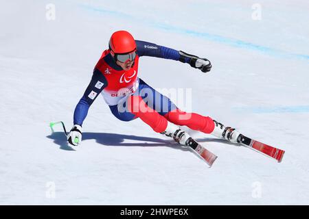 Peking, China. 5. März 2022. Gakuta Koike (JPN) Alpine Skiing : Männer-Abfahrt während der Paralympischen Winterspiele 2022 in Peking im Nationalen Alpinen Ski-Zentrum in Peking, China . Quelle: Naoki Nishimura/AFLO SPORT/Alamy Live News Stockfoto