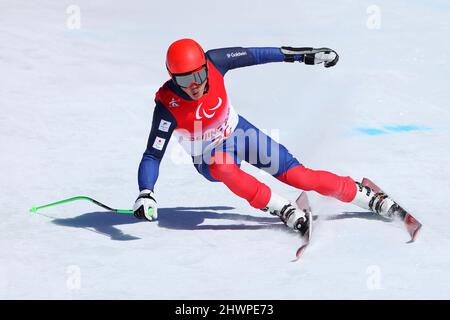 Peking, China. 5. März 2022. Gakuta Koike (JPN) Alpine Skiing : Männer-Abfahrt während der Paralympischen Winterspiele 2022 in Peking im Nationalen Alpinen Ski-Zentrum in Peking, China . Quelle: Naoki Nishimura/AFLO SPORT/Alamy Live News Stockfoto