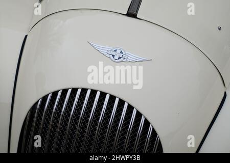 Bordeaux , Aquitaine Frankreich - 02 02 2022 : morgan Wings Markentext britischer Sportwagen mit Logo-Abzeichen und Kühlergrill Stockfoto