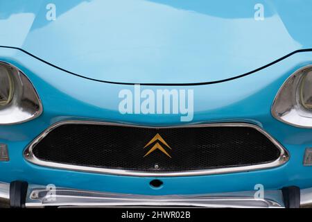 Bordeaux , Aquitaine Frankreich - 02 02 2022 : Marke und Textzeichen von der Marke und dem Logo des 8 Club, Oldtimer ami 6 Stockfoto