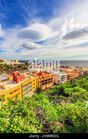 Stadt auf dem Seeweg in La Palma, Santa Cruz, Kanarische Inseln, Spanien Stockfoto