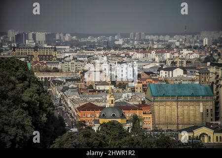Panoramablick auf die Dächer von Kiew in der Ukraine Stockfoto