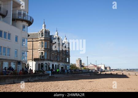 Blick auf die Promenade am Portobello Beach in Edinburgh, Schottland in Großbritannien Stockfoto