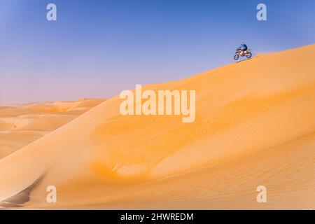 Abu Dhabi, Emiraten Arabes Unis. 07. März 2022. 76 ABUAISHH Abdallah (jor), MX Ride Dubai, KTM 450 Rally Replica, Action während der Etappe 2 der Abu Dhabi Desert Challenge 2022, am 7. März 2022 in der Liwa-Wüste, in Abu Dhabi, Vereinigte Arabische Emirate - Foto Bastien Roux/DPPI Quelle: DPPI Media/Alamy Live News Stockfoto