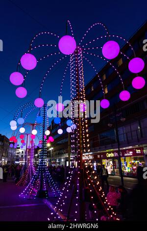 Das Light Up Leicester Festival 2022, das die Straßen von Leicester mit kostenlosen interaktiven Kunstwerken und Unterhaltung beleuchtet. Stockfoto