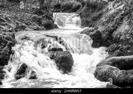 Ein kleiner Wasserfall im Lake District im Lake District Stockfoto