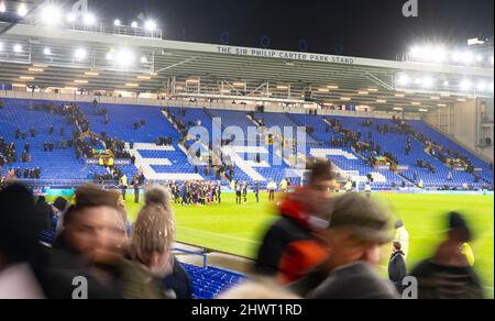 Der Park End steht im Goodison Park, dem Heimstadion des Everton Football Club seit 1892, und das Team von Boreham Wood dankte seinen Fans am 3. 2022. März. Stockfoto