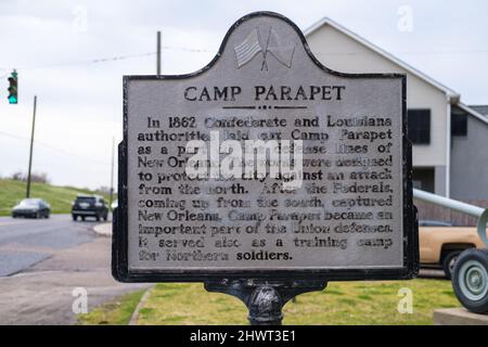 JEFFERSON, LA, USA - 3. MÄRZ 2022: Historische Markierung für den amerikanischen Bürgerkriegsstandort in der Campparapet an der River Road Stockfoto