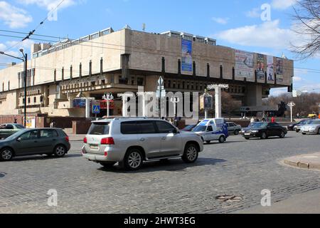 CHARKOW, UKRAINE - 21. APRIL 2011: Dies ist das Gebäude der Staatsoper und des Balletttheaters, das sich im Stadtzentrum befindet. Stockfoto