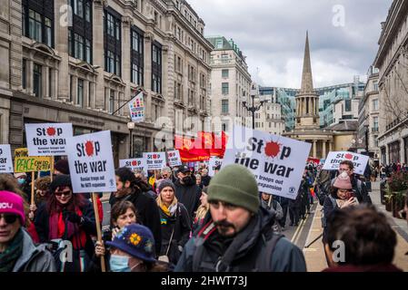 Stop the war Demonstration organisiert von Stop the war Coalition, London, Großbritannien, 6.. März 2022 Stockfoto