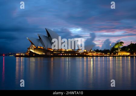 Sydney Opera House bei Sonnenaufgang Stockfoto