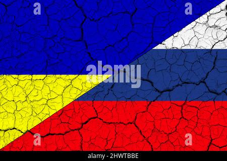 Konflikt zwischen Russland und der Ukraine Kriegskonzept. Russische Flagge und Ukraine Flagge Hintergrund. Flagge mit Rissen. Horizontales Design. Abbildung. Karte. Stockfoto