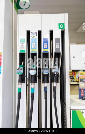 BP Tankstelle in Victoria, London, als die Ölpreise nach Angst vor russischer Aggression ansteigen. Stockfoto