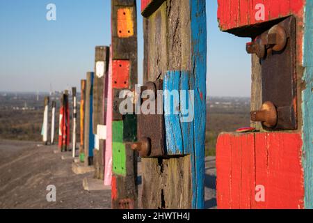 BOTTROP, DEUTSCHLAND - 27. APRIL 2021: Haniel TIP, Wahrzeichen der Metropole Ruhr gegen Himmel am 27. April 2021 in Bottrop, Deutschland Stockfoto