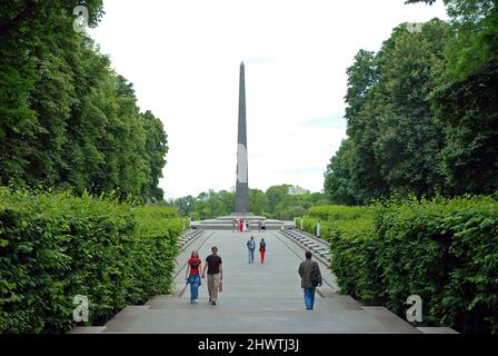 Kiew oder Kiew, Ukraine: Grab oder Denkmal des unbekannten Soldaten im Park des ewigen Ruhms. Gewidmet Soldaten der Roten Armee, die WW2 getötet wurden. Stockfoto